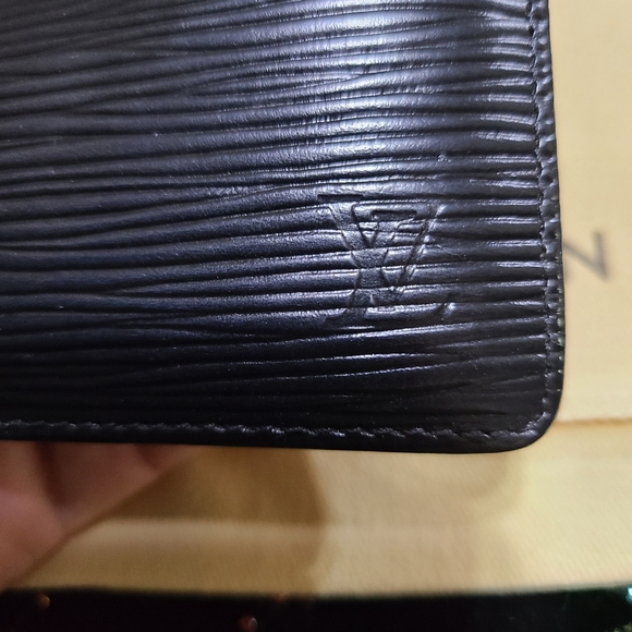 Louis Vuitton Wallet - Picture 2 of 16